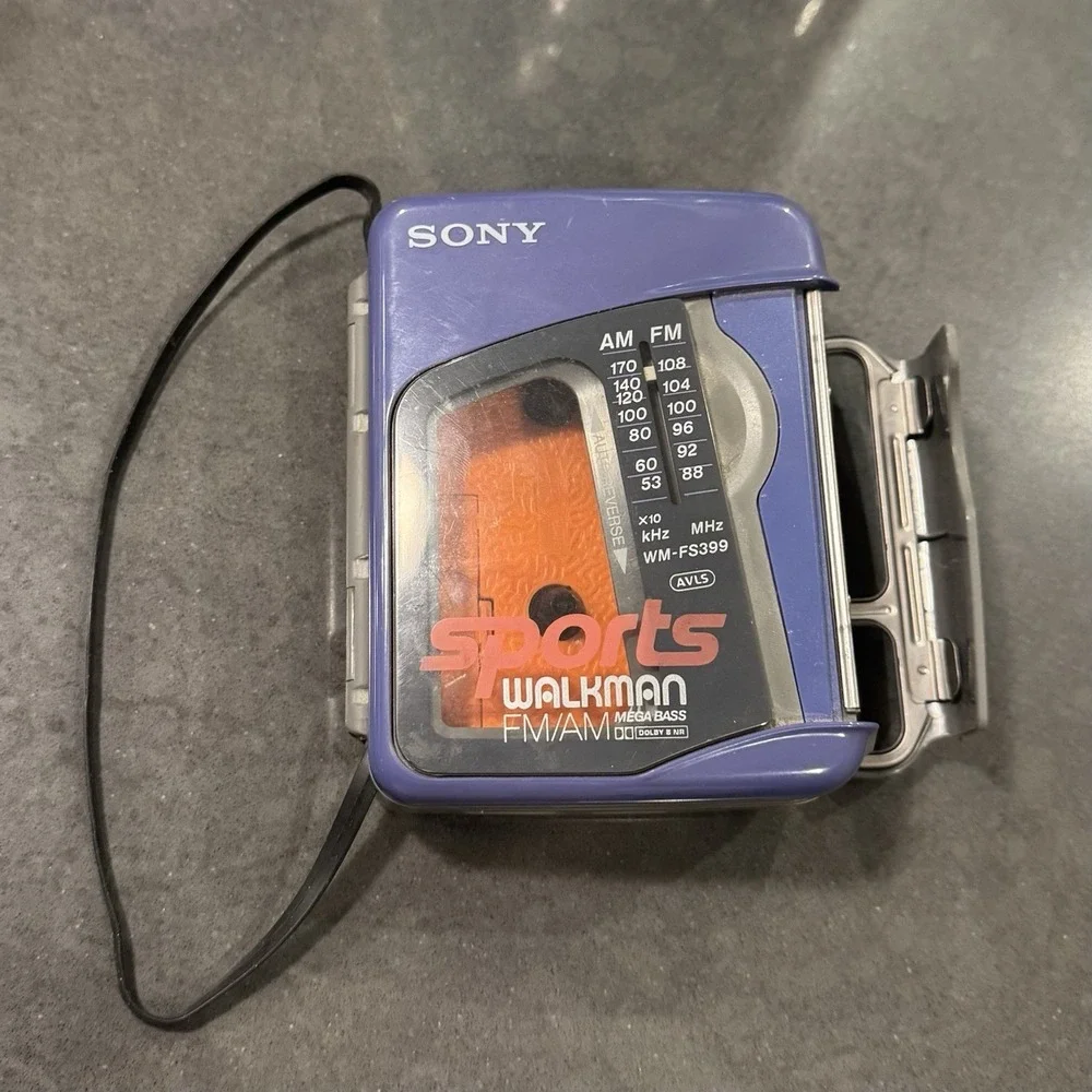 Sony Sports Walkman FM/AM Cassette Player WM-FS399 - UNTESTED
